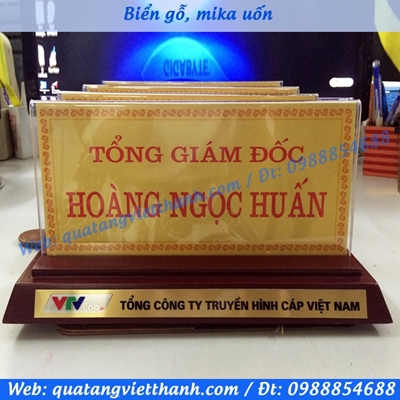 Biển mica gỗ uốn