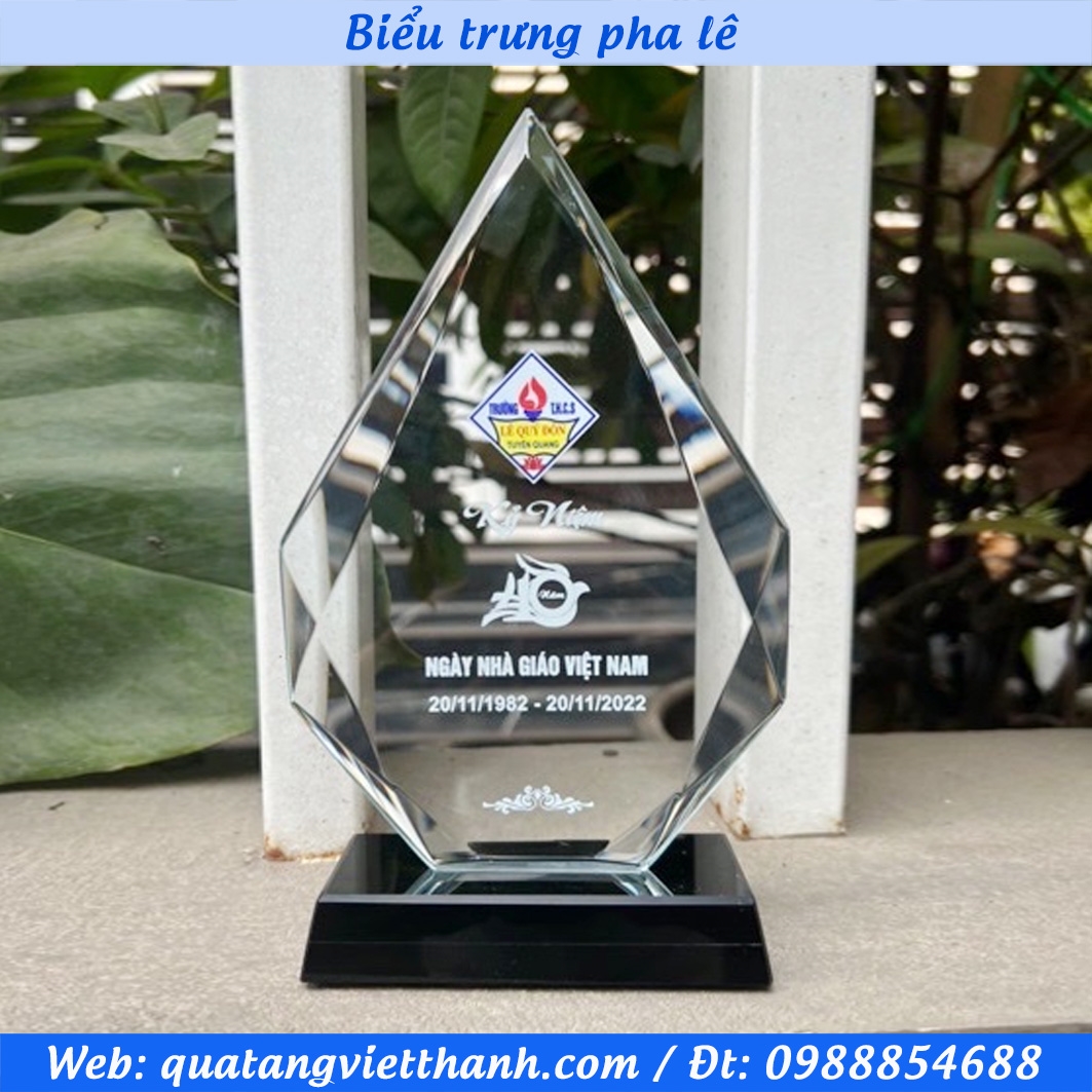 Biểu trưng pha lê (Mẫu giọt nước đế đen)