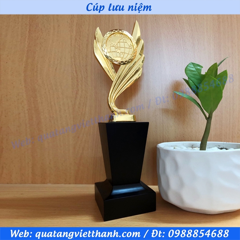 Cúp kim loại quả cầu