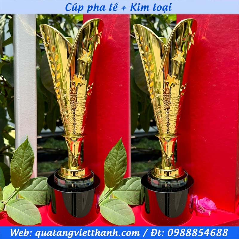 Cúp kim loại sao nguyệt quế