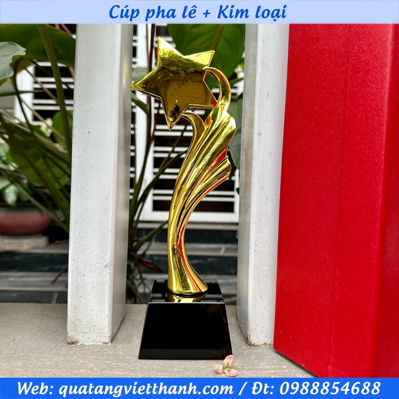 Cúp pha lê kim loại mẫu sao bàn tay