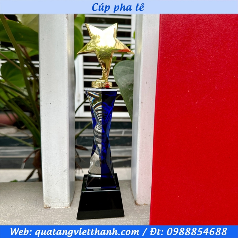 Cúp pha lê kim loại mẫu sao thân xanh