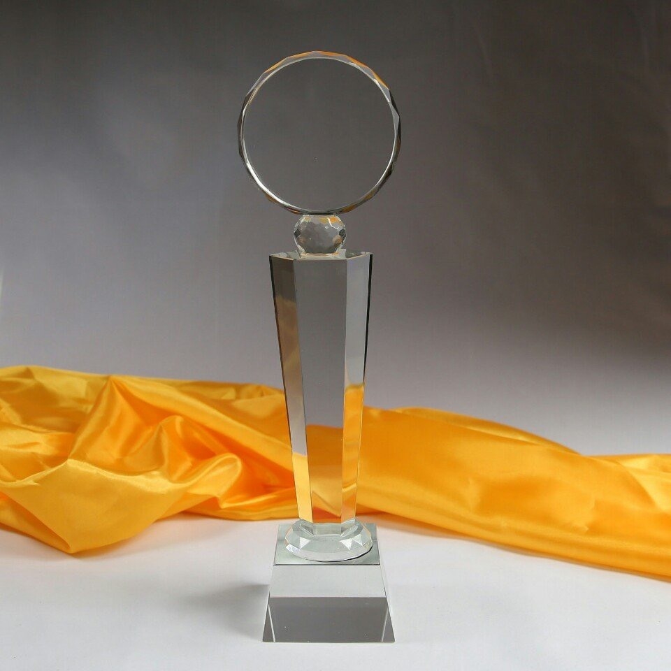 Cúp pha lê mẫu mặt nguyệt cao