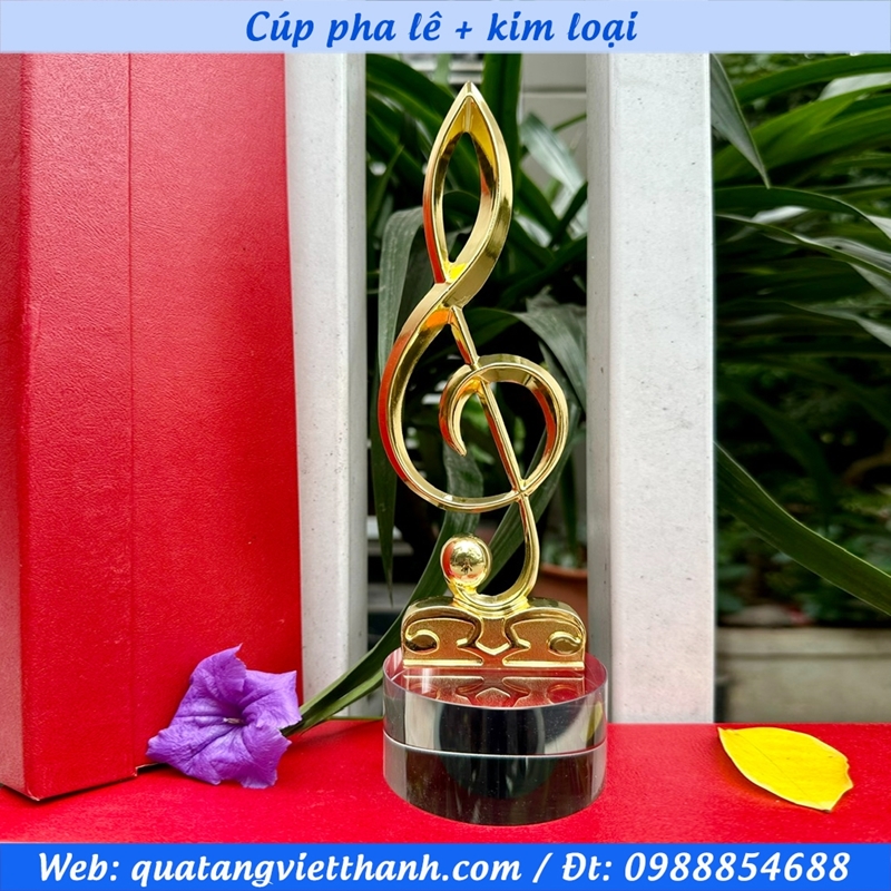 Cúp pha lê mẫu nốt nhạc kim loại