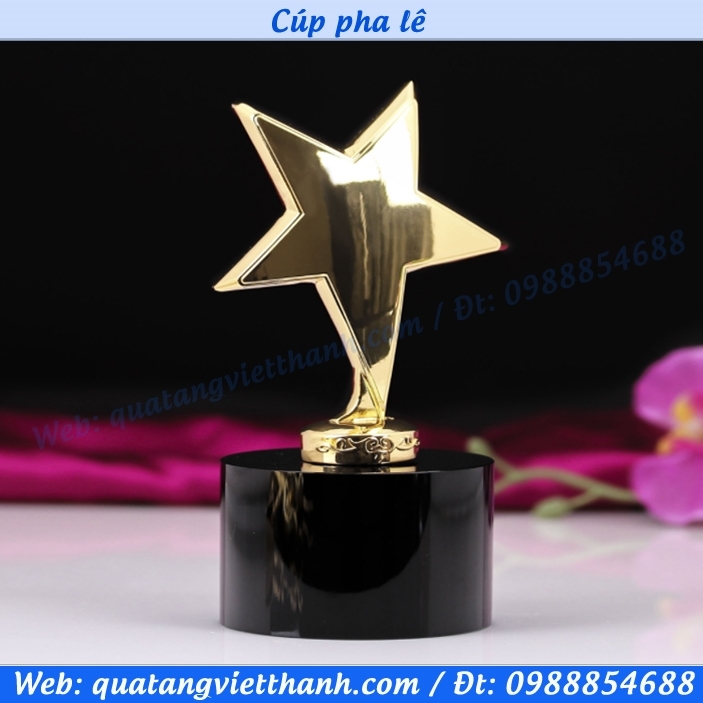 Cúp sao kim loại đế đen tròn