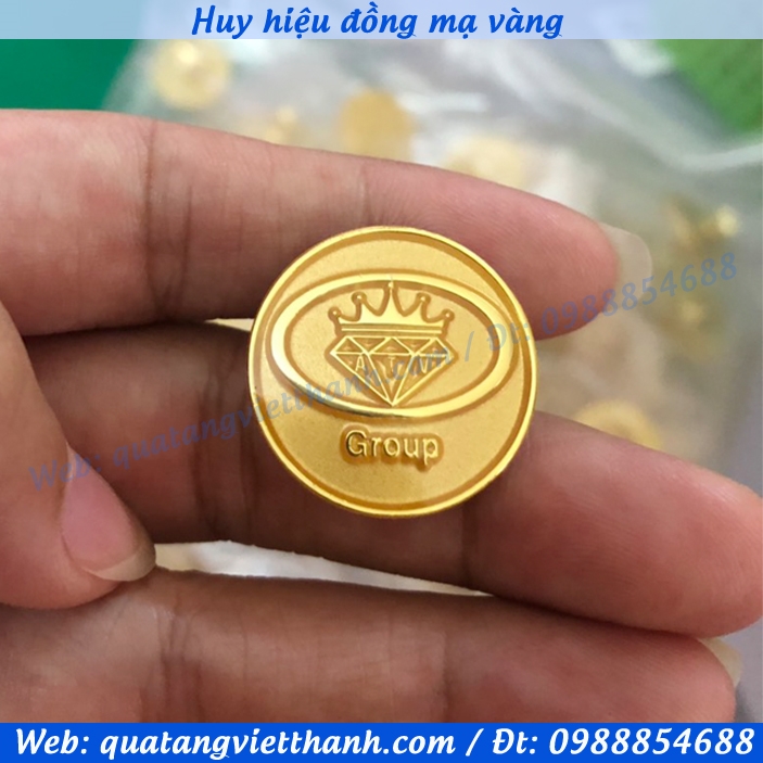 Huy hiệu dập nổi