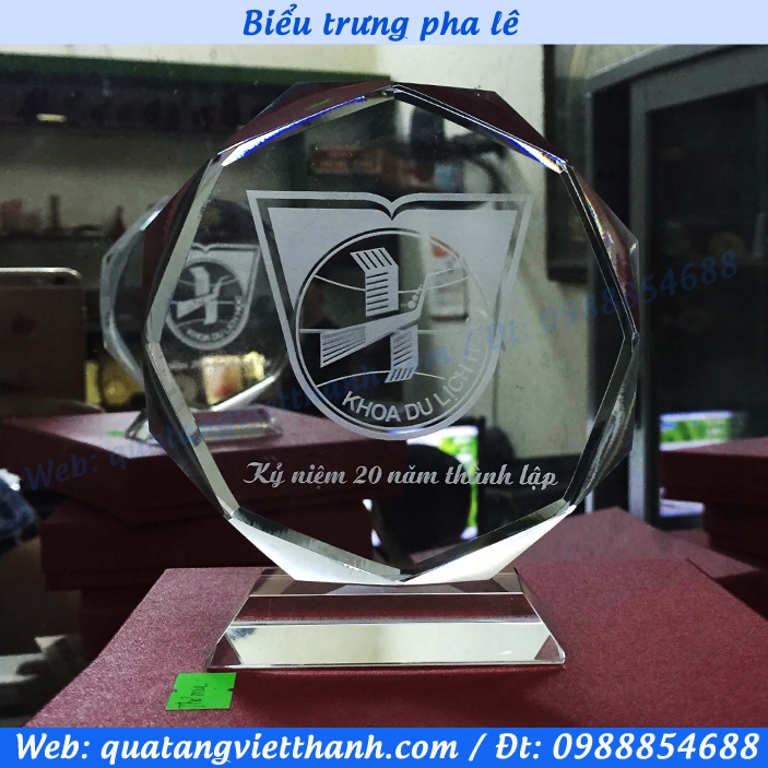 Pha lê bát giác phi 15cm