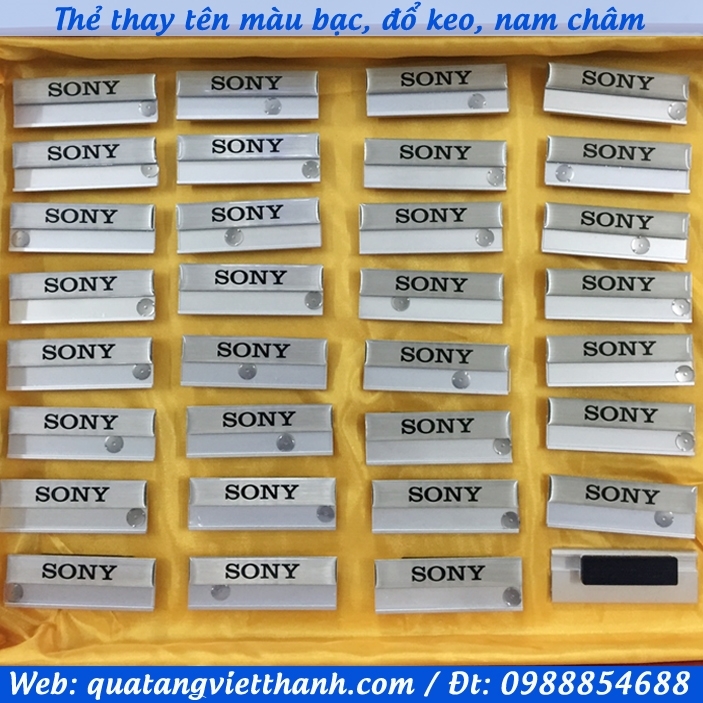 Thẻ thay tên bạc Sony